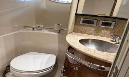 13-Super-Duper-Yacht-Bathroom