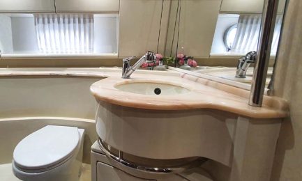 14-Vittoria-Yacht-Bathroom