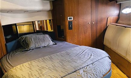 18-Why-Knot-1-Yacht-Cabin-2