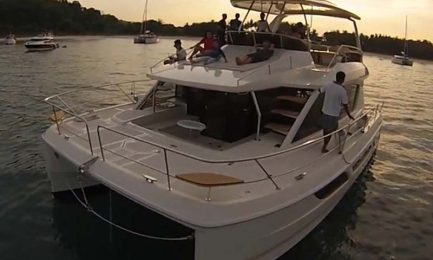 2-Amethyst-Yacht-Charter-800x600-1