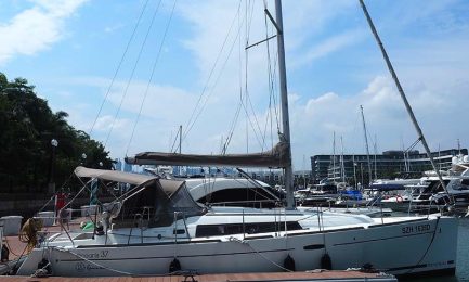 3-Epicurean-Yacht-Berthed-At-Marina