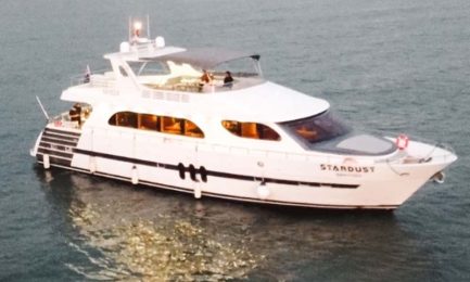 4-Stardust-Yacht-Anchoring