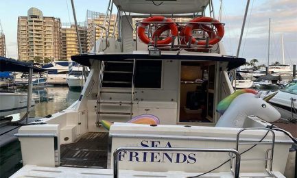 5-Sea-Friends-Yacht-Stern