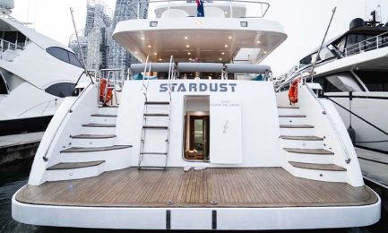 5-Stardust-Yacht-Stern