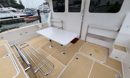 5-SunRider-Yacht-Aft-Deck