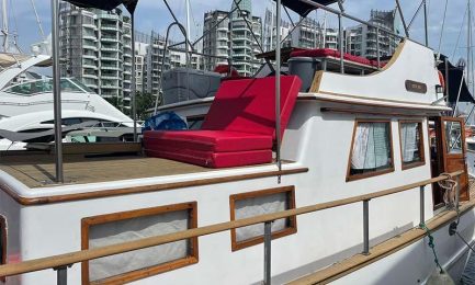 6-Mare-Mio-Yacht-Upper-Deck