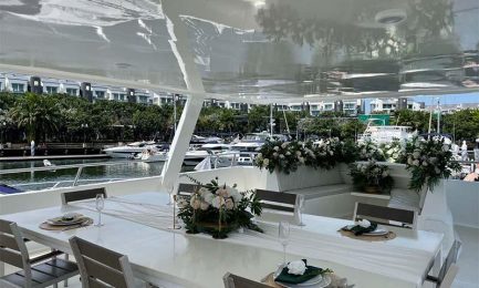 6-Ms-Eternity-Yacht-Flybridge-Dining