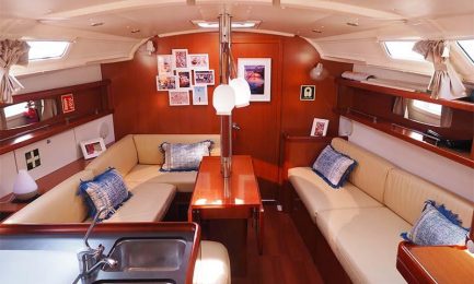 7-Epicurean-Yacht-Saloon