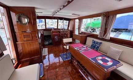 7-Maria-Yacht-Saloon