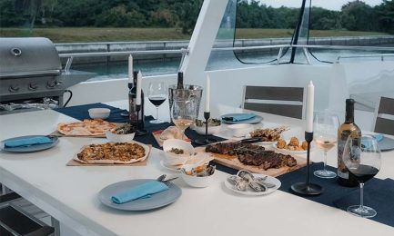 7-Ms-Eternity-Yacht-Flybridge-Dining-Setting