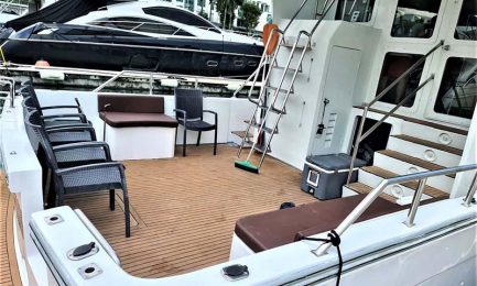 7-SG-Yacht-Aft-Deck