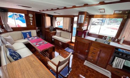 9-Maria-Yacht-Saloon-2