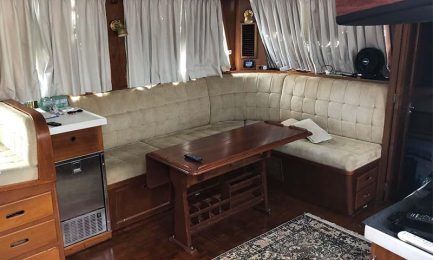 9-Sierra-1-Yacht-Saloon-Lounge